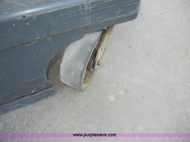 image for item N9758 2004 JLG J6043 electric lift