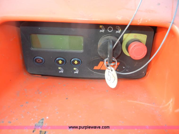 image for item N9758 2004 JLG J6043 electric lift