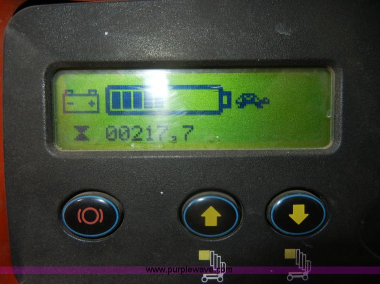 image for item N9758 2004 JLG J6043 electric lift