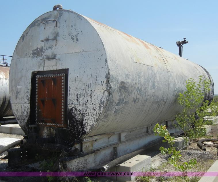 image for item N9776 10,000 gallon hot oil tank on skids