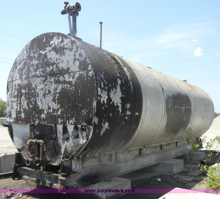 image for item N9776 10,000 gallon hot oil tank on skids