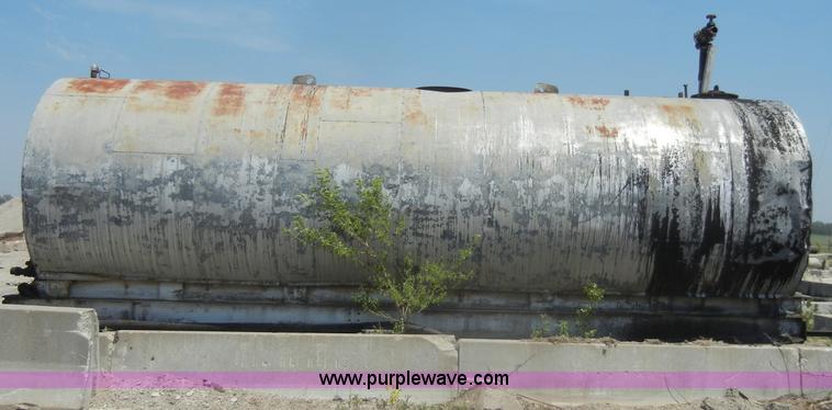image for item N9776 10,000 gallon hot oil tank on skids