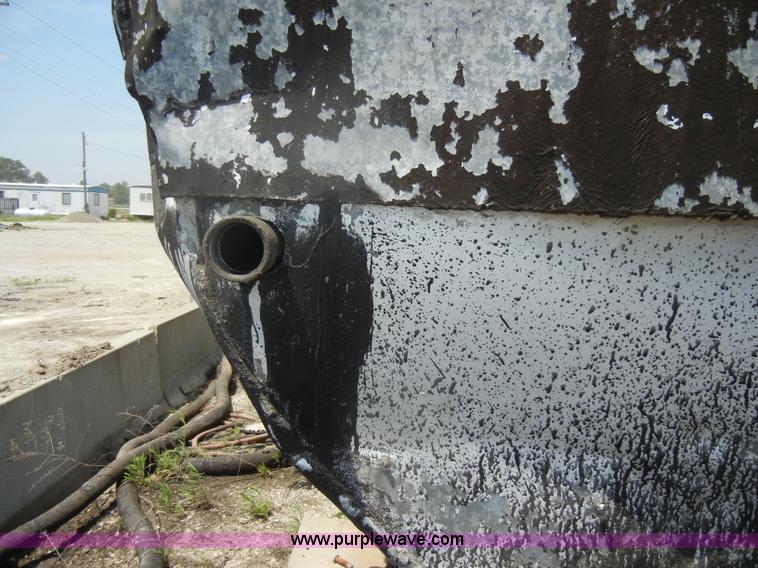 image for item N9776 10,000 gallon hot oil tank on skids