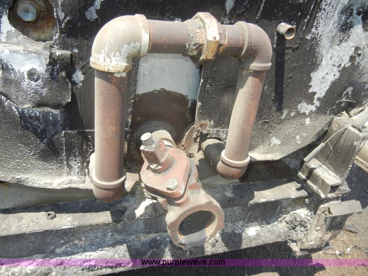 image for item N9776 10,000 gallon hot oil tank on skids