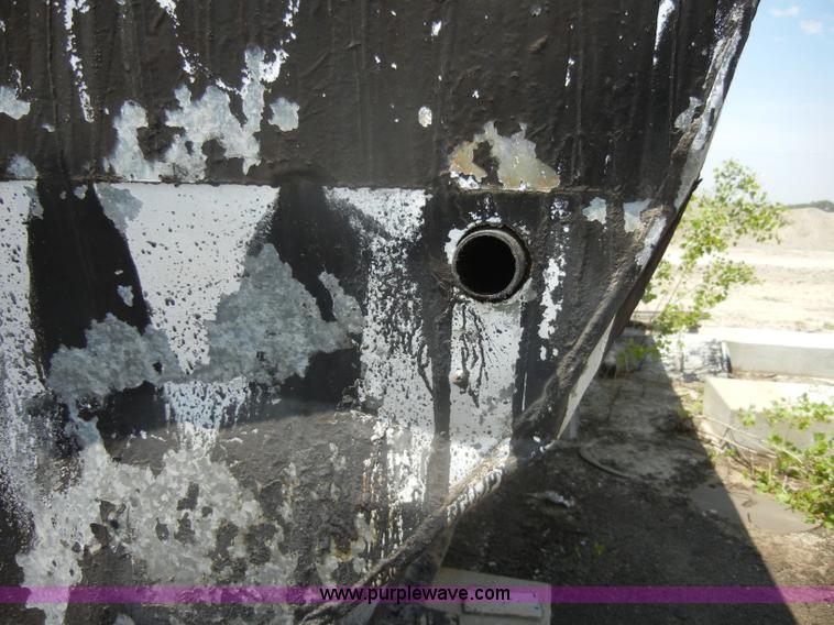 image for item N9776 10,000 gallon hot oil tank on skids