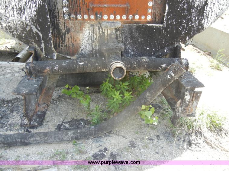 image for item N9776 10,000 gallon hot oil tank on skids