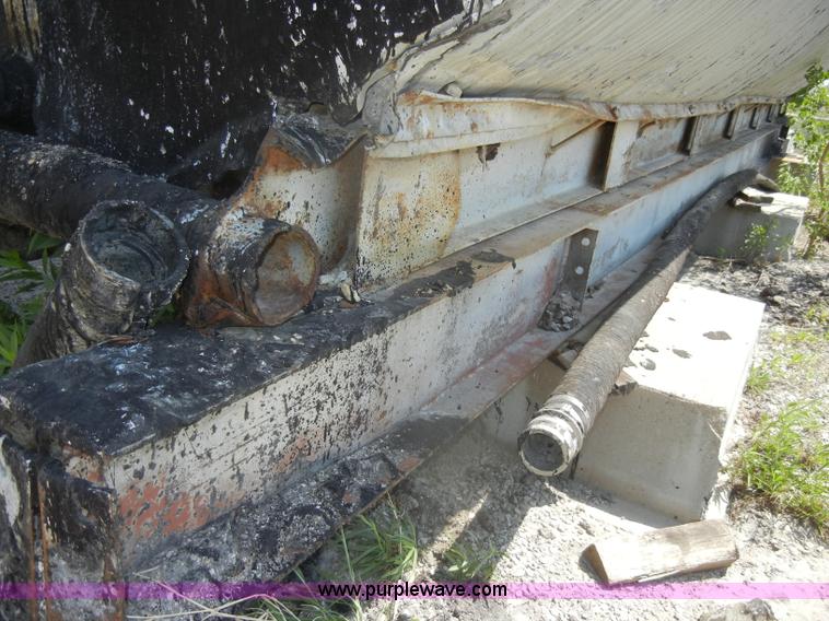 image for item N9776 10,000 gallon hot oil tank on skids