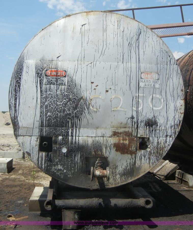 image for item N9777 10,000 gallon hot oil tank on skids
