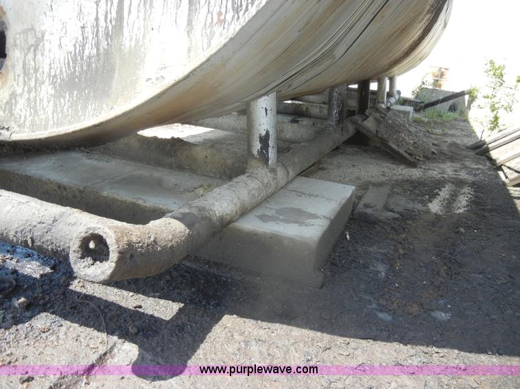 image for item N9777 10,000 gallon hot oil tank on skids