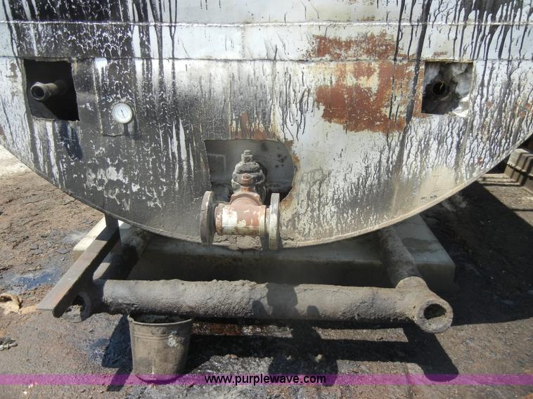 image for item N9777 10,000 gallon hot oil tank on skids