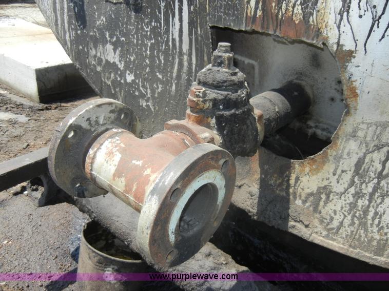 image for item N9777 10,000 gallon hot oil tank on skids