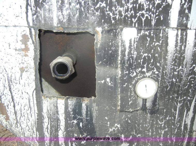 image for item N9777 10,000 gallon hot oil tank on skids