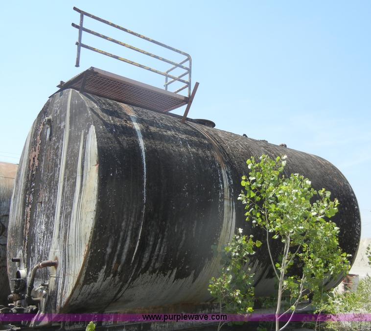 image for item N9778 10,000 gallon hot oil tank on skids