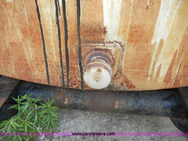 image for item N9778 10,000 gallon hot oil tank on skids