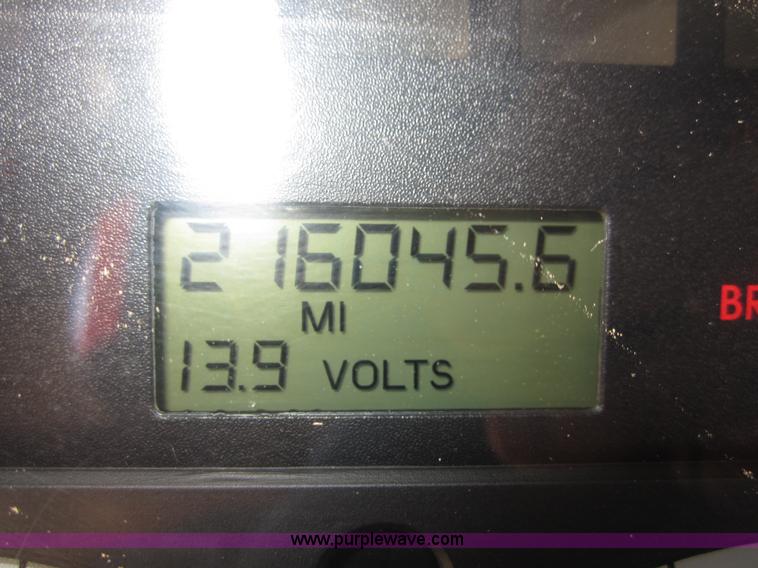 image for item A3886 2008 Freightliner Columbia semi truck