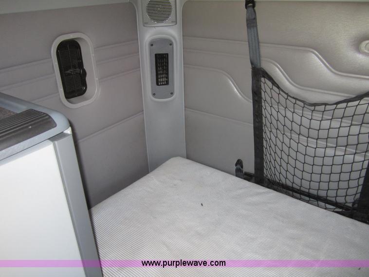 image for item A3886 2008 Freightliner Columbia semi truck