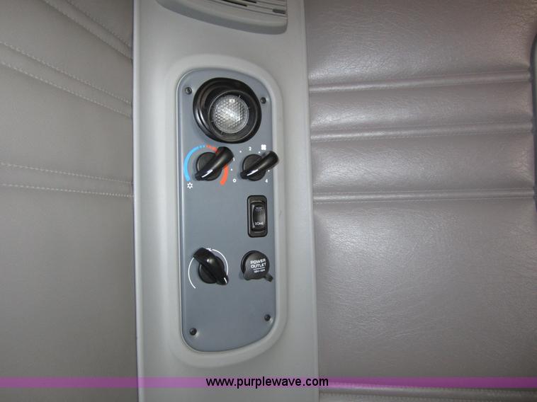 image for item A3886 2008 Freightliner Columbia semi truck