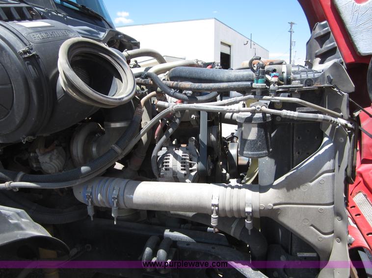 image for item A3886 2008 Freightliner Columbia semi truck