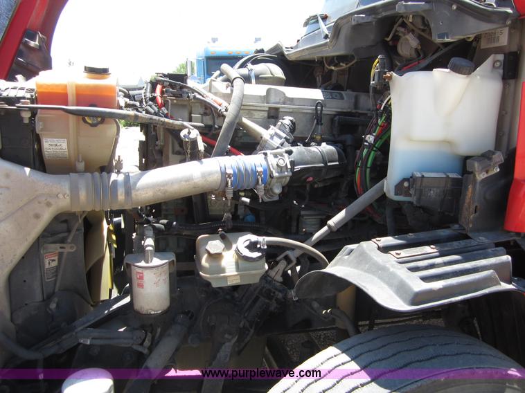 image for item A3886 2008 Freightliner Columbia semi truck