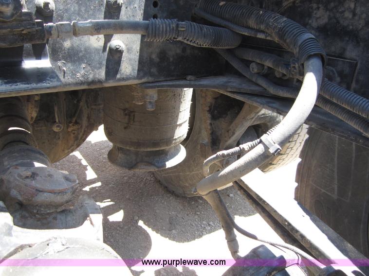 image for item A3886 2008 Freightliner Columbia semi truck