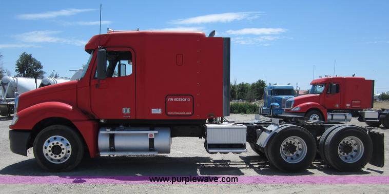 image for item A3887 2008 Freightliner Columbia semi truck
