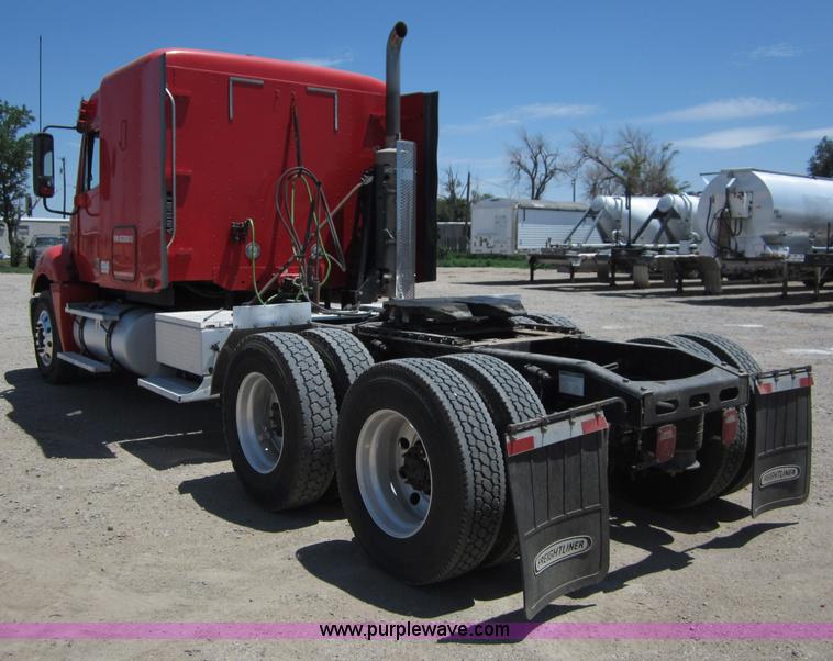 image for item A3887 2008 Freightliner Columbia semi truck