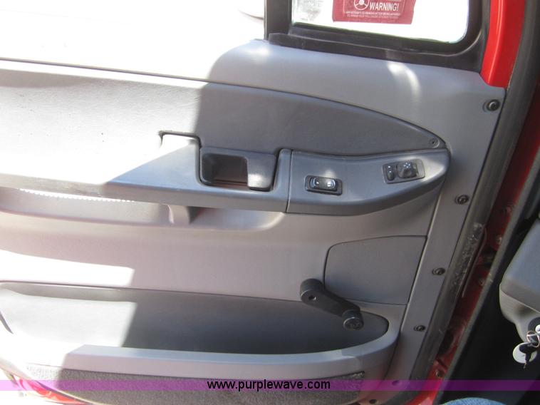 image for item A3887 2008 Freightliner Columbia semi truck