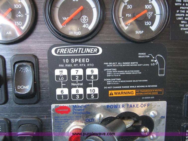 image for item A3887 2008 Freightliner Columbia semi truck