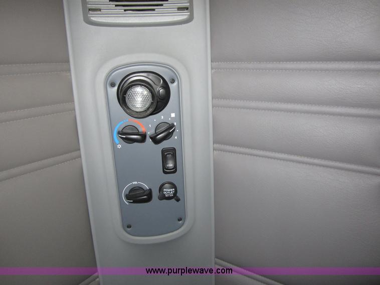 image for item A3887 2008 Freightliner Columbia semi truck