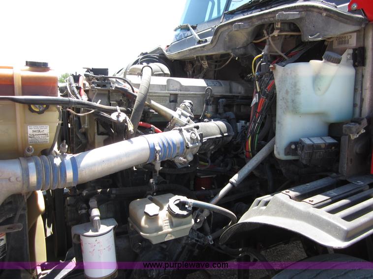 image for item A3887 2008 Freightliner Columbia semi truck