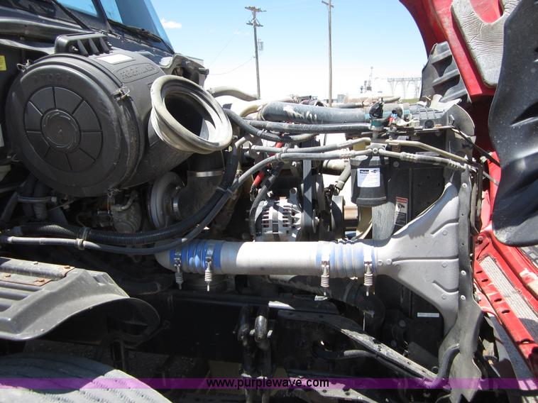 image for item A3887 2008 Freightliner Columbia semi truck