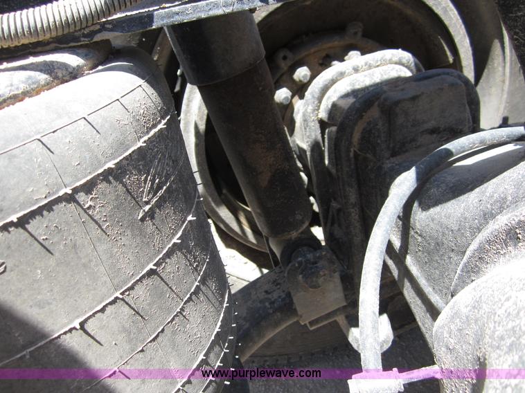 image for item A3887 2008 Freightliner Columbia semi truck