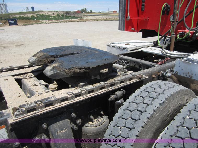 image for item A3887 2008 Freightliner Columbia semi truck