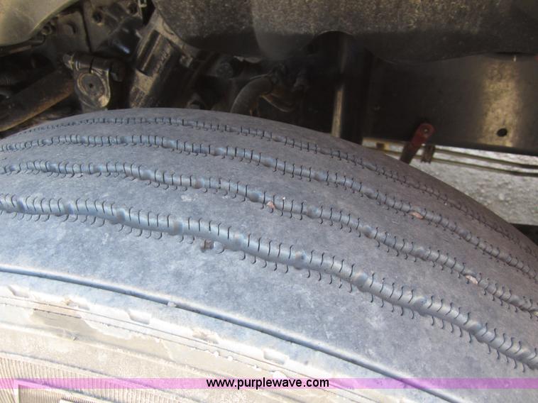 image for item A3887 2008 Freightliner Columbia semi truck