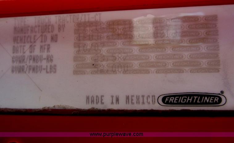 image for item A3887 2008 Freightliner Columbia semi truck