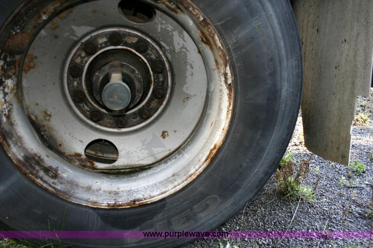 image for item A4934 1995 Trailmobile semi trailer