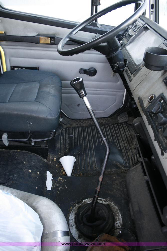 image for item A4935 2002 Freightliner FL70 box truck