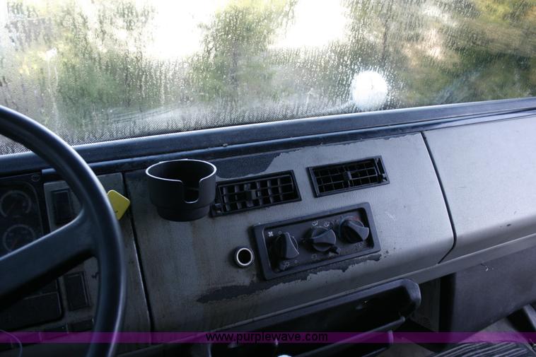 image for item A4935 2002 Freightliner FL70 box truck