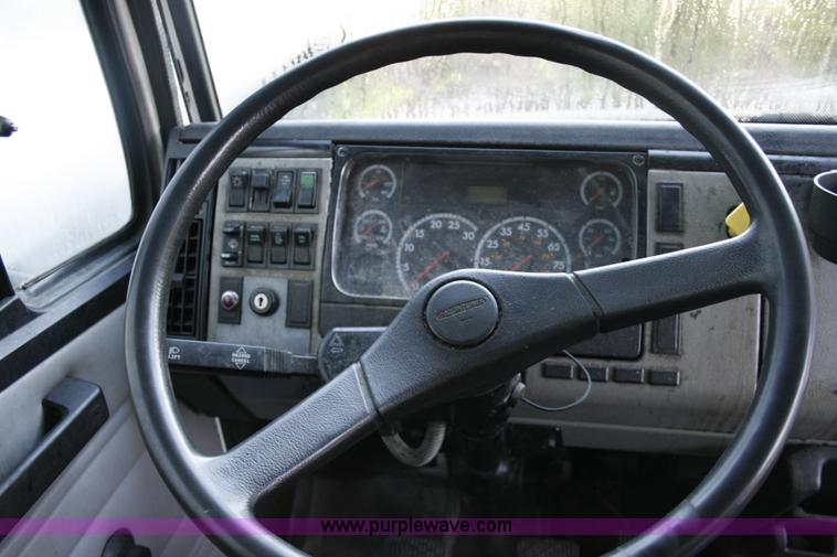 image for item A4935 2002 Freightliner FL70 box truck