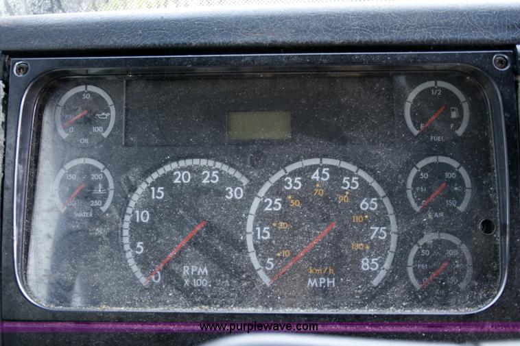 image for item A4935 2002 Freightliner FL70 box truck