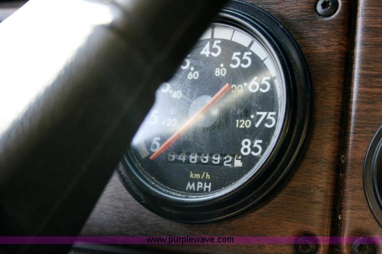 image for item A4940 2001 Freightliner FLD112 semi truck