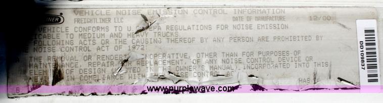 image for item A4940 2001 Freightliner FLD112 semi truck