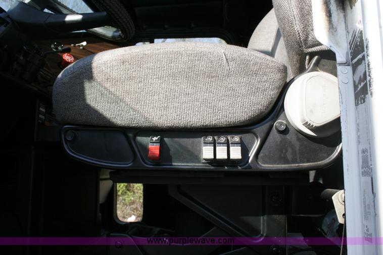 image for item A4940 2001 Freightliner FLD112 semi truck