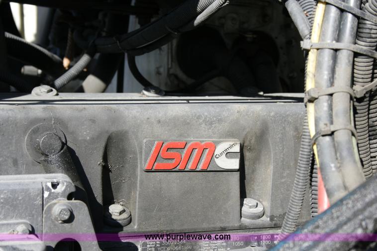 image for item A4940 2001 Freightliner FLD112 semi truck