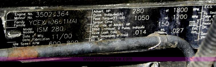 image for item A4940 2001 Freightliner FLD112 semi truck