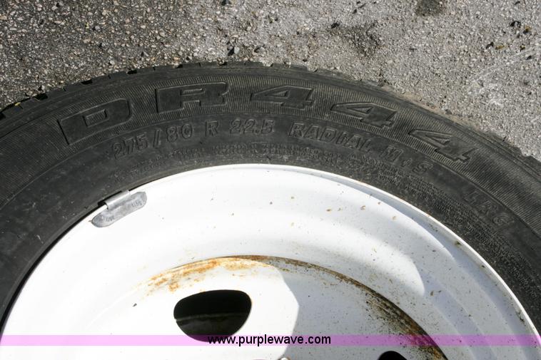 image for item A4940 2001 Freightliner FLD112 semi truck