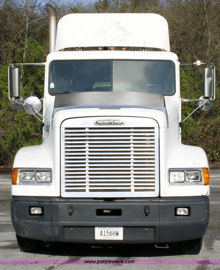image for item A4941 2001 Freightliner FLD112 semi truck