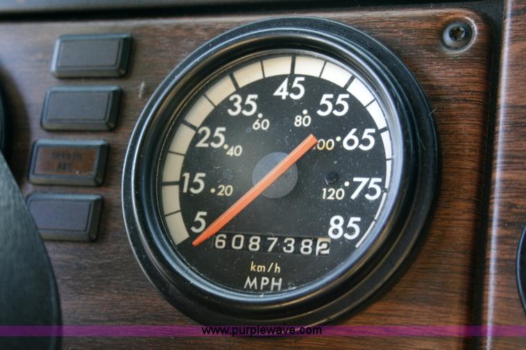 image for item A4941 2001 Freightliner FLD112 semi truck