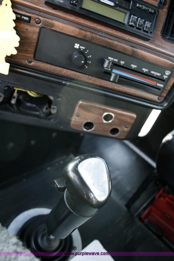 image for item A4941 2001 Freightliner FLD112 semi truck