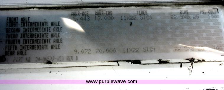 image for item A4941 2001 Freightliner FLD112 semi truck